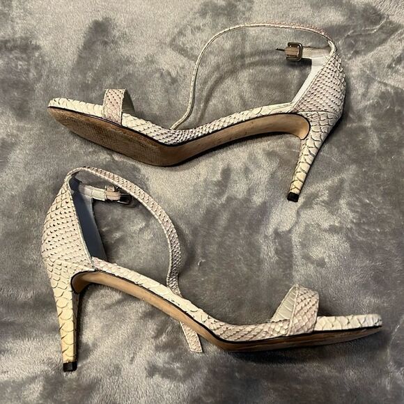 Stuart Weiztman Ivory/Silver Heel - Picture 1 of 7
